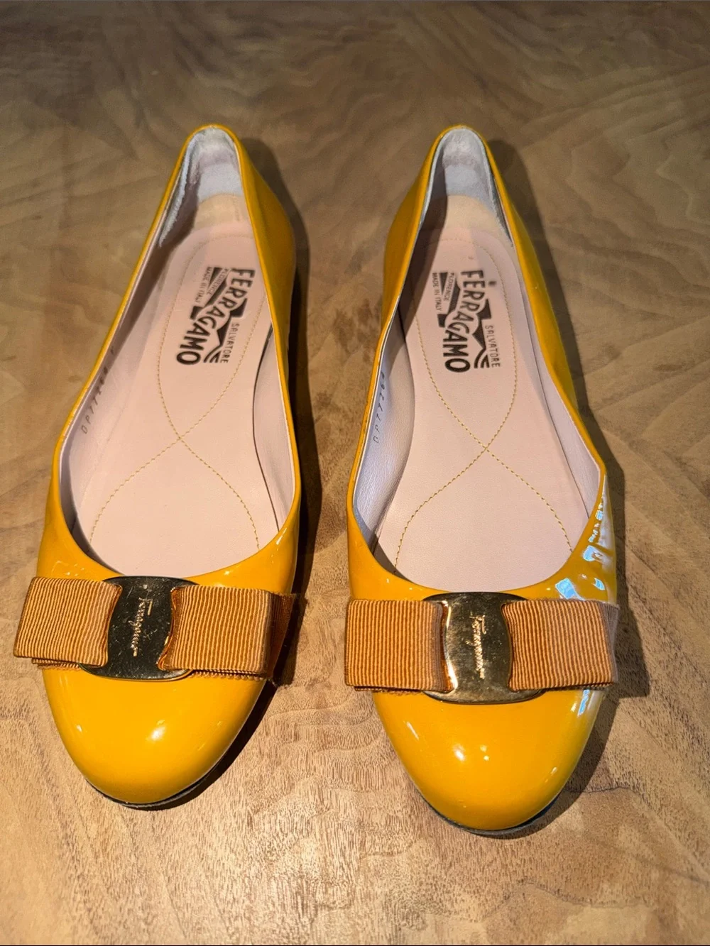 Salvatore Ferragamo Varina Patent Leather Bow Flats Size 5.5